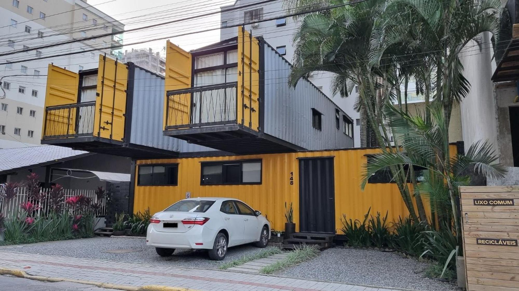 Aps Em Container Na Meia Praia, Itapema, Sc - Tetto Stays 외부 사진